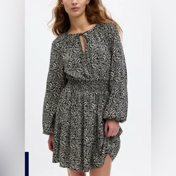 GAP Smocked Splitneck Mini Dress NWOT size M black and white - Picture 1 of 6
